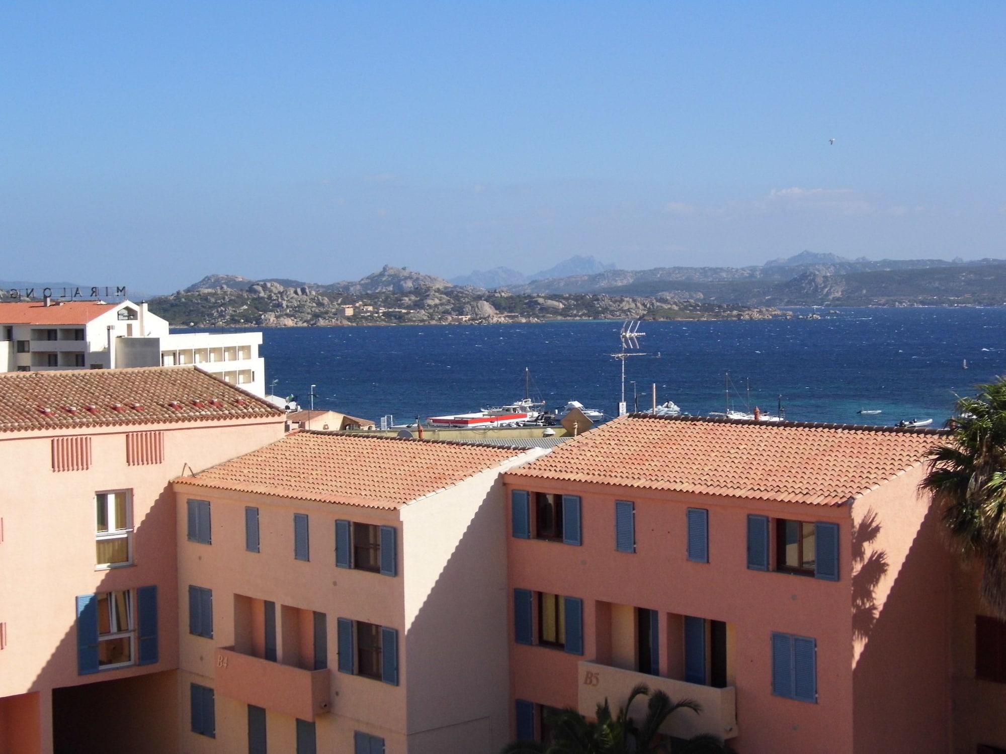 Le Nereidi Hotel & Residence Con Piscina-Tennis-Fitness-Parcheggio Coperto-Sala Conferenze Ла-Маддалена Экстерьер фото
