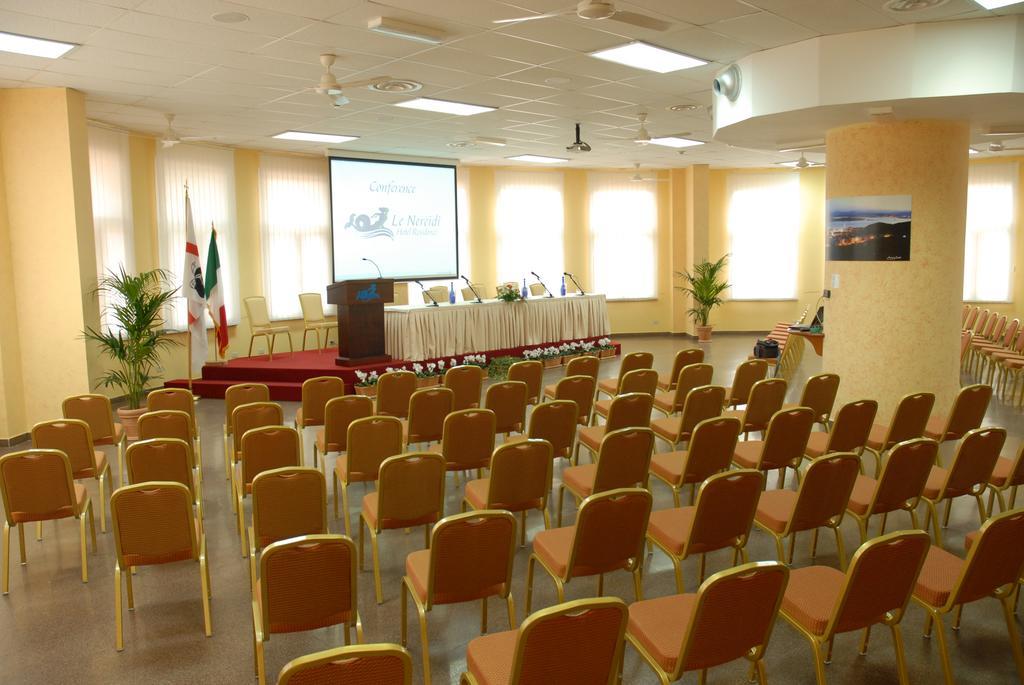 Le Nereidi Hotel & Residence Con Piscina-Tennis-Fitness-Parcheggio Coperto-Sala Conferenze Ла-Маддалена Экстерьер фото