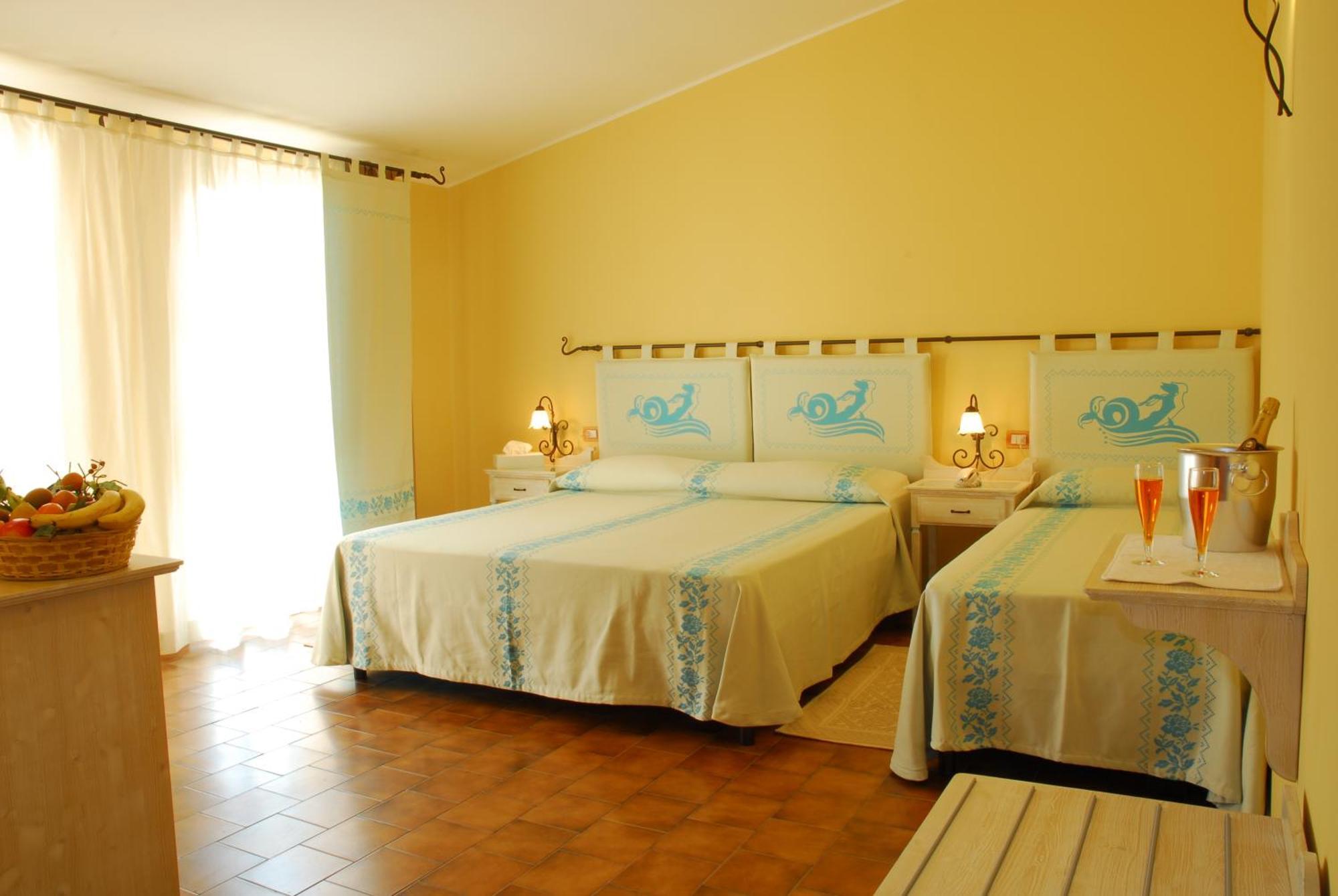 Le Nereidi Hotel & Residence Con Piscina-Tennis-Fitness-Parcheggio Coperto-Sala Conferenze Ла-Маддалена Номер фото