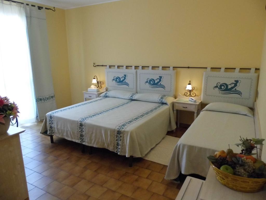 Le Nereidi Hotel & Residence Con Piscina-Tennis-Fitness-Parcheggio Coperto-Sala Conferenze Ла-Маддалена Экстерьер фото