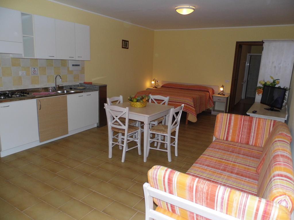 Le Nereidi Hotel & Residence Con Piscina-Tennis-Fitness-Parcheggio Coperto-Sala Conferenze Ла-Маддалена Экстерьер фото