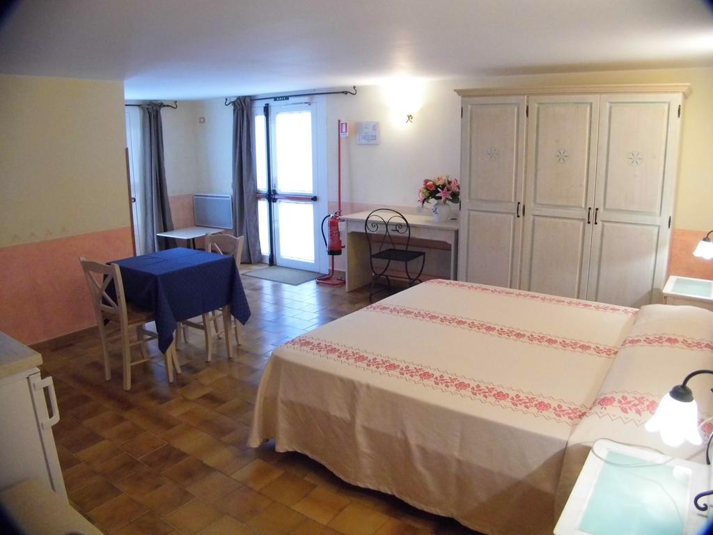 Le Nereidi Hotel & Residence Con Piscina-Tennis-Fitness-Parcheggio Coperto-Sala Conferenze Ла-Маддалена Экстерьер фото