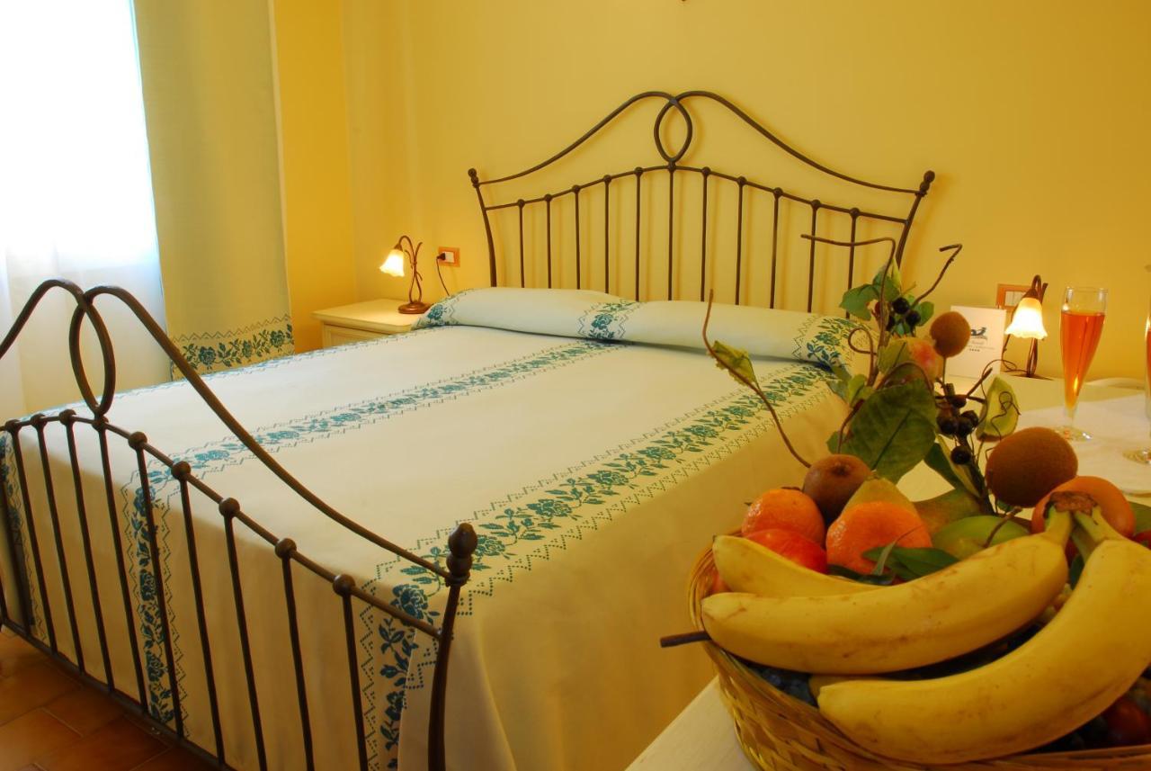 Le Nereidi Hotel & Residence Con Piscina-Tennis-Fitness-Parcheggio Coperto-Sala Conferenze Ла-Маддалена Экстерьер фото