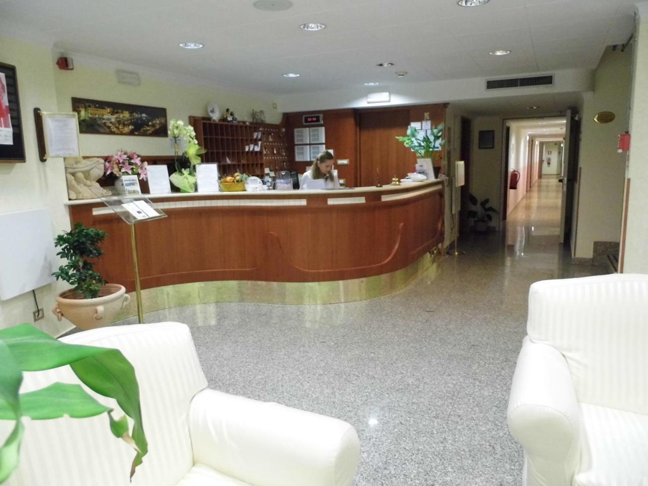 Le Nereidi Hotel & Residence Con Piscina-Tennis-Fitness-Parcheggio Coperto-Sala Conferenze Ла-Маддалена Экстерьер фото