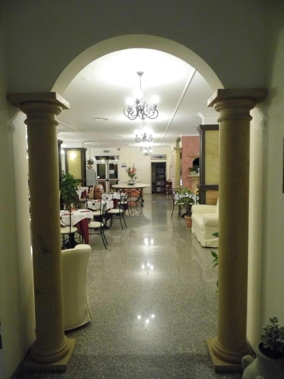 Le Nereidi Hotel & Residence Con Piscina-Tennis-Fitness-Parcheggio Coperto-Sala Conferenze Ла-Маддалена Экстерьер фото
